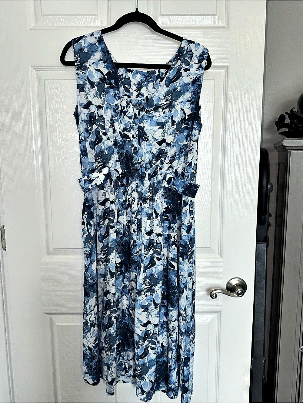 Jones New York Medium Blue White Floral Sleeveless Midi Dress Smocked Waist